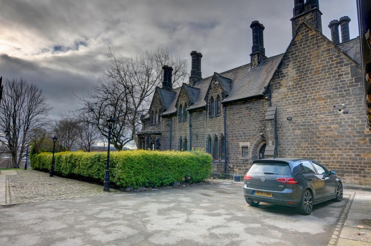 The Old Vicarage - Secure Parking, Fast Wifi, Garden Villa Leeds  Buitenkant foto