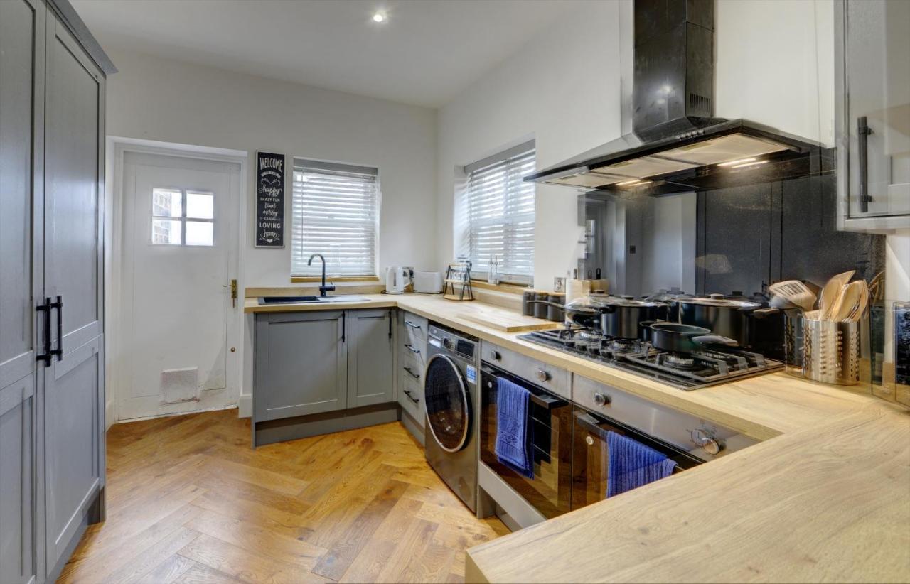 The Old Vicarage - Secure Parking, Fast Wifi, Garden Villa Leeds  Buitenkant foto