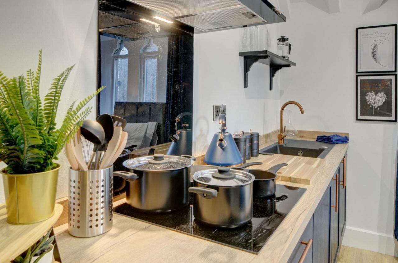 The Old Vicarage - Secure Parking, Fast Wifi, Garden Villa Leeds  Buitenkant foto