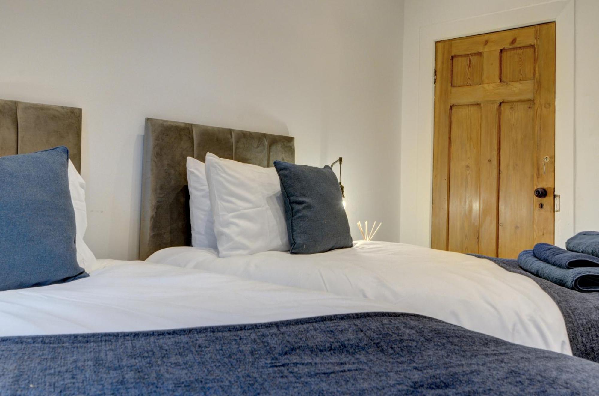 The Old Vicarage - Secure Parking, Fast Wifi, Garden Villa Leeds  Buitenkant foto