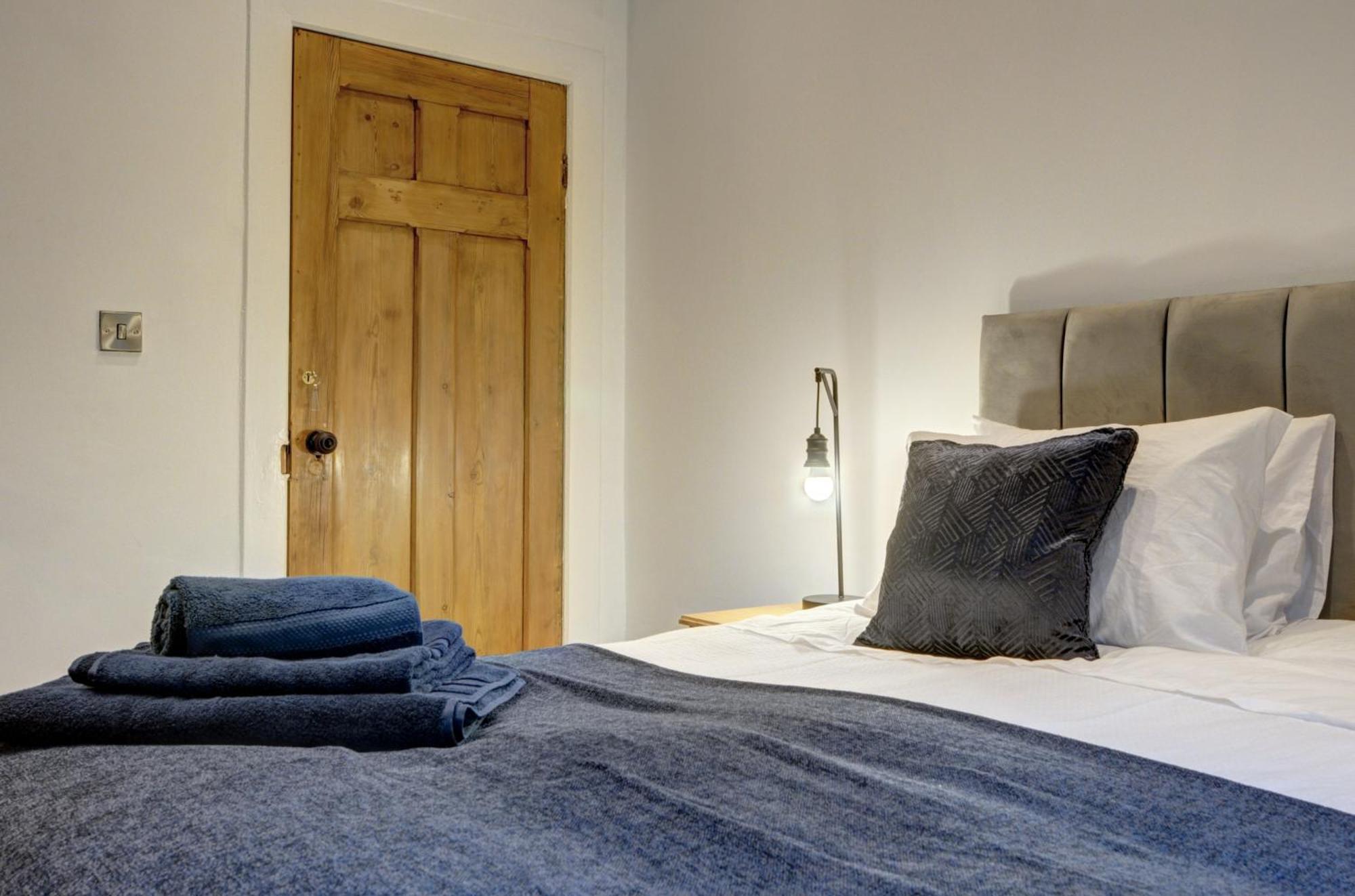 The Old Vicarage - Secure Parking, Fast Wifi, Garden Villa Leeds  Buitenkant foto