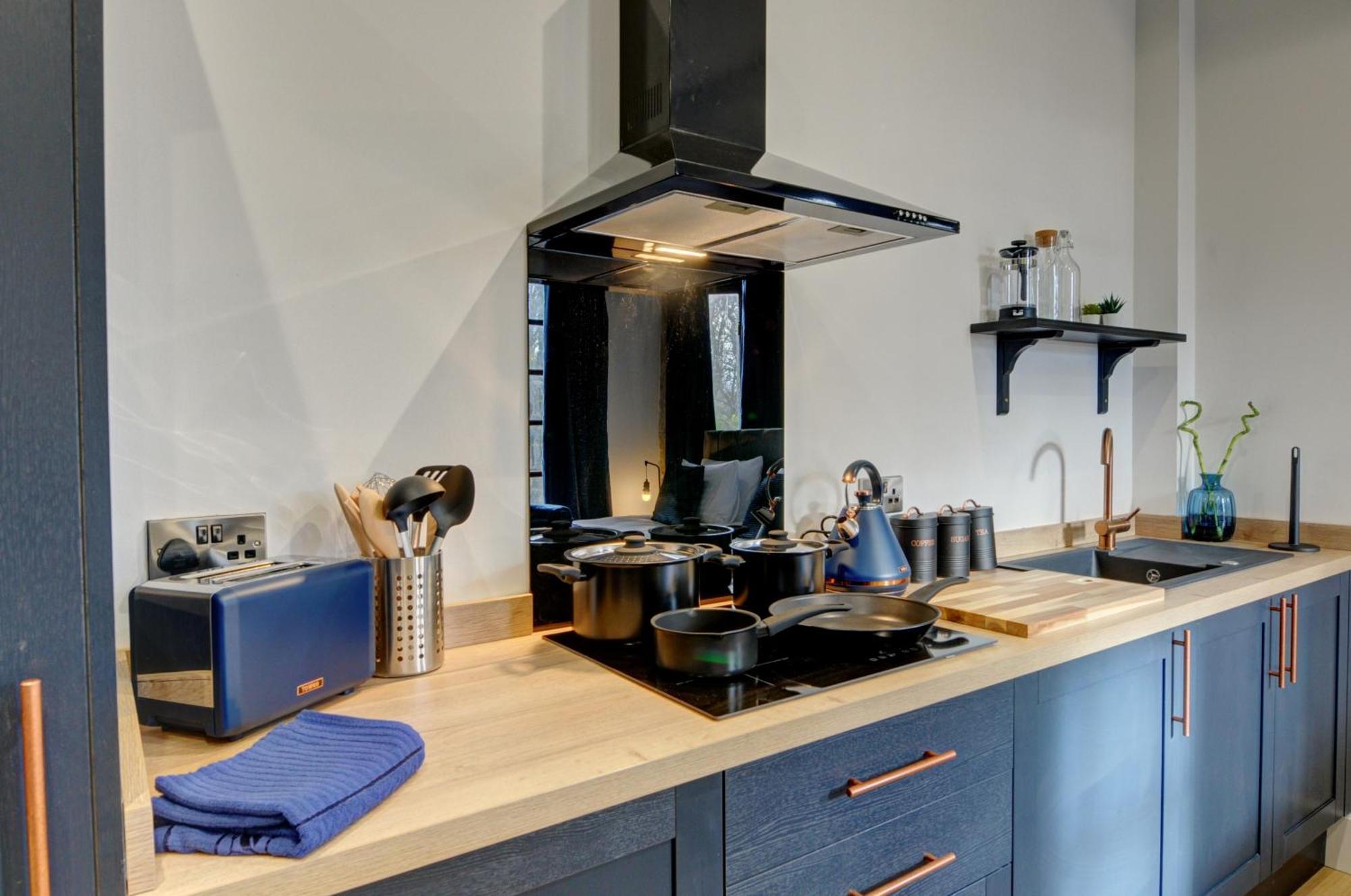 The Old Vicarage - Secure Parking, Fast Wifi, Garden Villa Leeds  Buitenkant foto